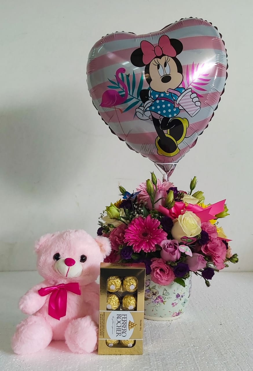 Arreglo primaveral, Bombones Ferrero Rocher 100 grs, Peluche 19cm y Globo